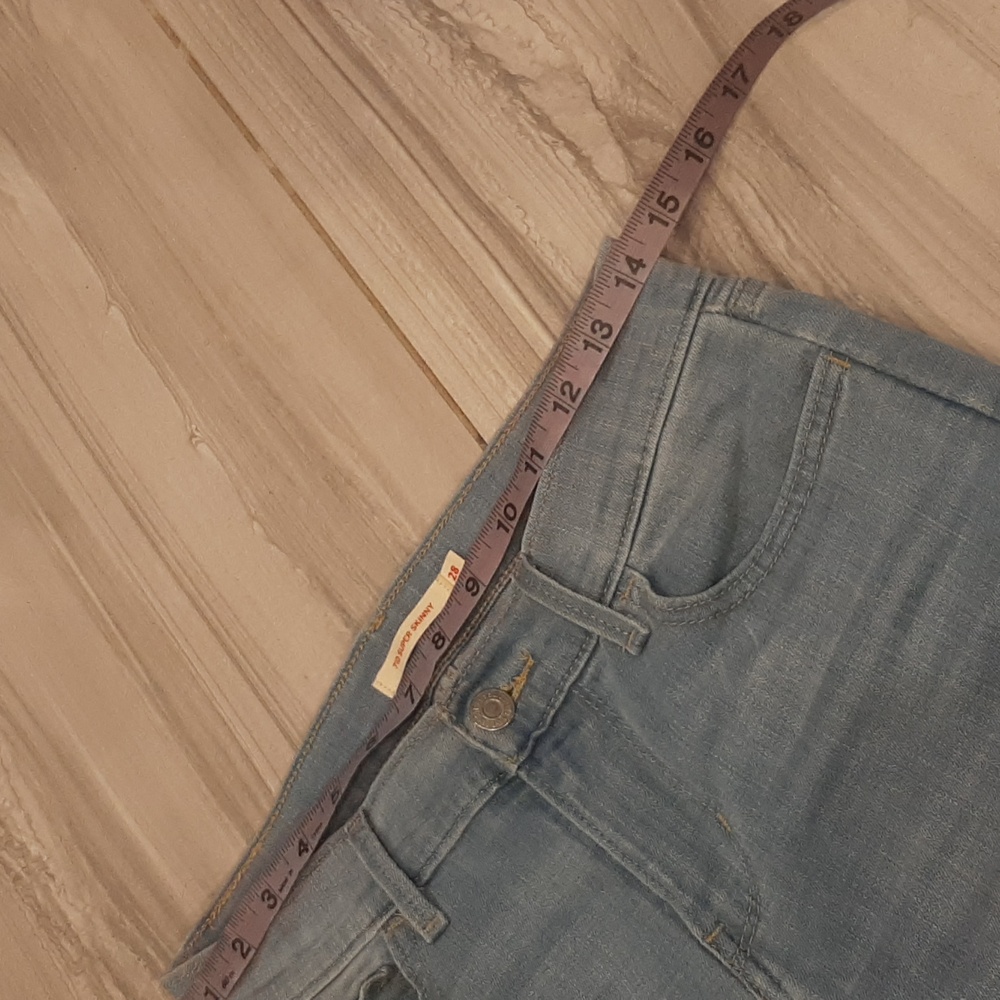 Levis - Picture 9 of 10